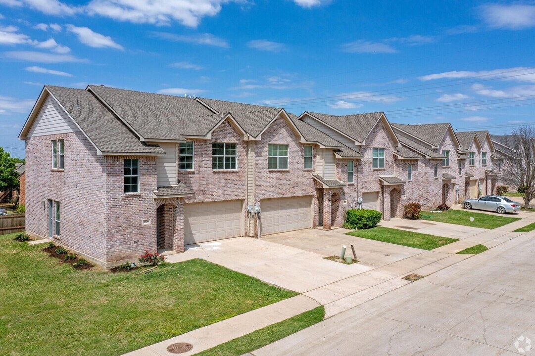 2336 Homewood Ln in Grand Prairie, TX - Building Photo
