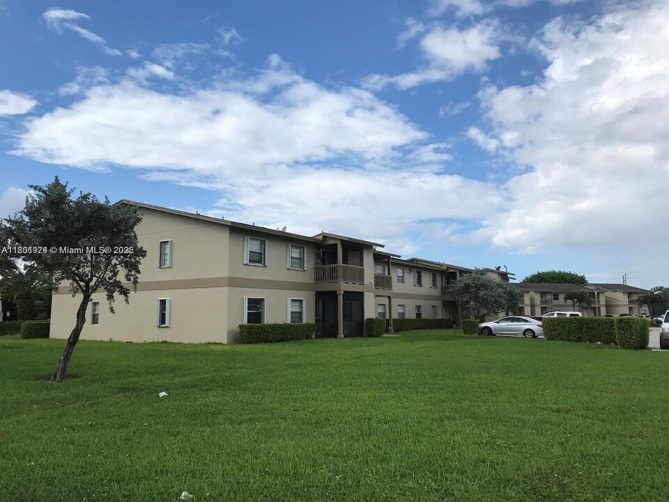 1798 Abbey Rd in West Palm Beach, FL - Building Photo