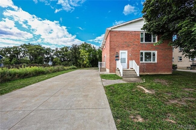862 Falcon Dr in Depew, NY - Building Photo - Building Photo