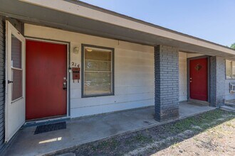 214 Antrim Dr in San Antonio, TX - Building Photo - Building Photo