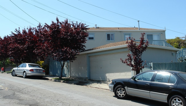 5541 Highland Ave in Richmond, CA - Foto de edificio - Building Photo