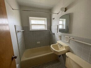 4820 W Forest Home Ave in Milwaukee, WI - Building Photo - Building Photo