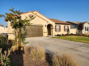 4926 Shelby Lynn Ave in Bakersfield, CA - Building Photo - Building Photo