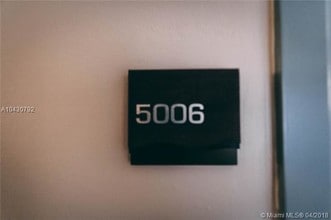 50 Biscayne Blvd-Unit -5006 in Miami, FL - Building Photo - Building Photo