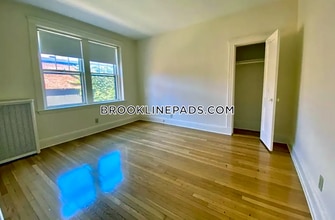 18 Alton Pl in Brookline, MA - Building Photo - Building Photo