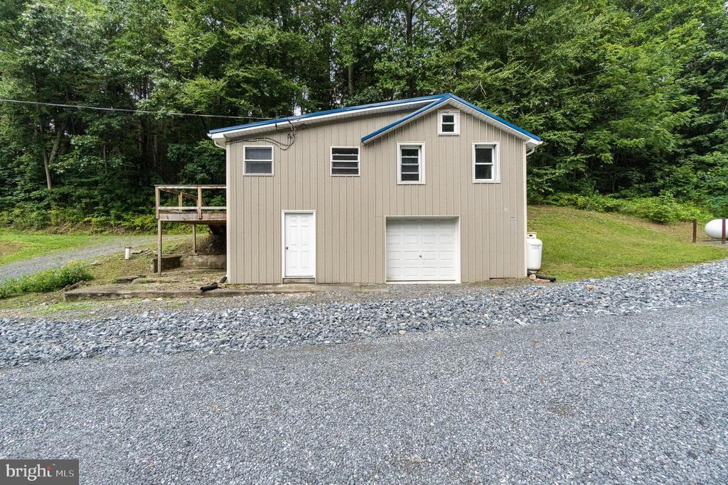 7456 Spring Rd in New Bloomfield, PA - Building Photo