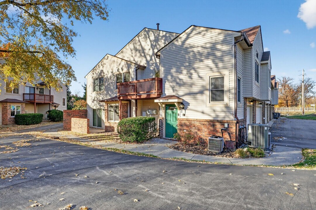 9592 Maple Way in Indianapolis, IN - Foto de edificio