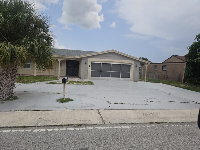 3736 Sail Dr in New Port Richey, FL - Building Photo - Building Photo