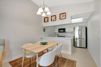 621 Waterside Dr, Unit 621 in Hypoluxo, FL - Foto de edificio - Building Photo