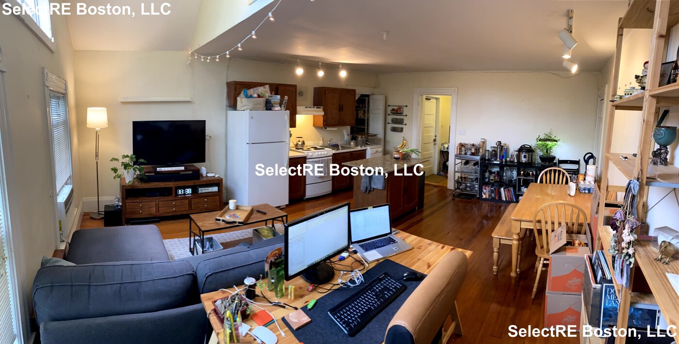 43 Coolidge St, Unit 3 in Brookline, MA - Building Photo