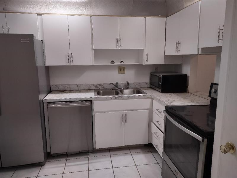 2060 NW 48th Terrace in Lauderhill, FL - Building Photo