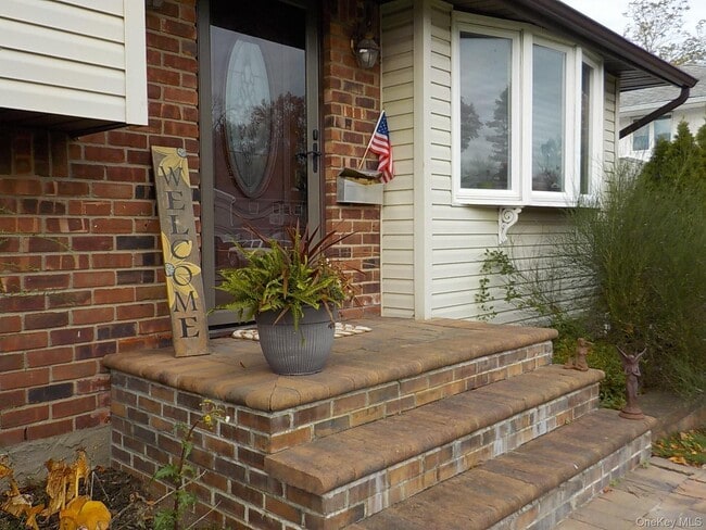12 Sycamore Ln in Commack, NY - Building Photo - Building Photo