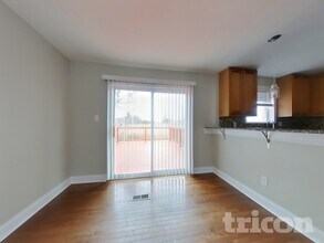 2000 Gaither St in Temple Hills, MD - Foto de edificio - Building Photo