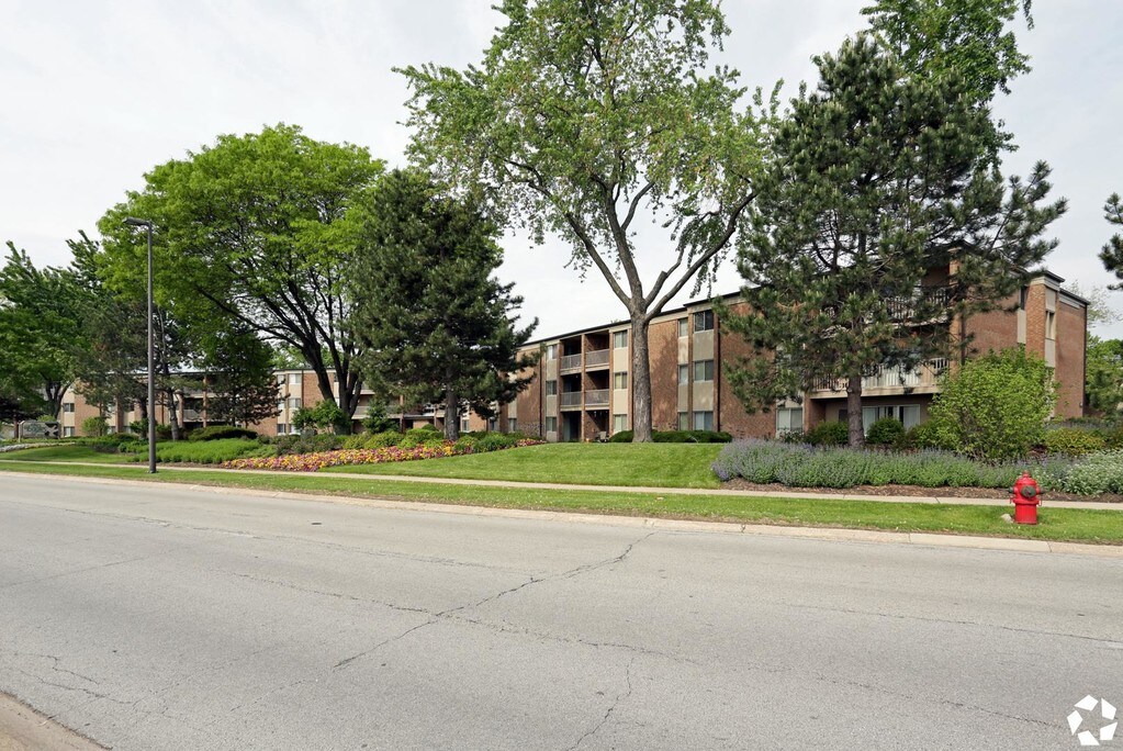 The Eagles Apartments in Elk Grove Village, IL
