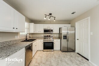 1331 Tiger Path in San Antonio, TX - Building Photo - Building Photo
