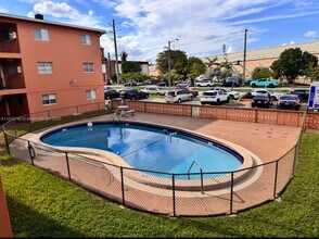 2330 NW 11th St in Miami, FL - Building Photo - Building Photo