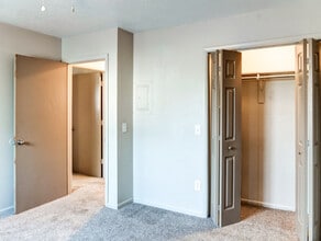 Arlington Place in Defiance, OH - Building Photo - Building Photo