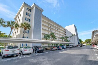 1 Harbourside Dr, Unit 4502 in Delray Beach, FL - Foto de edificio - Building Photo