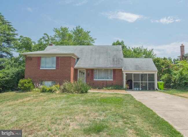 6811 Floyd Ave