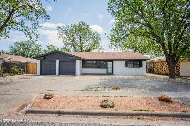 6803 Avenue W in Lubbock, TX - Building Photo - Building Photo