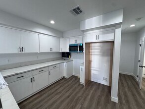 1542 W 84th St in Los Angeles, CA - Building Photo - Building Photo