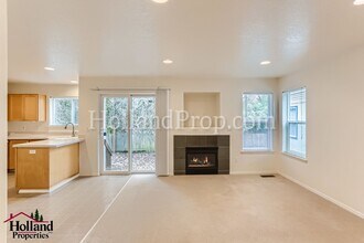 3060-3062 Lazy River Dr in West Linn, OR - Building Photo - Building Photo