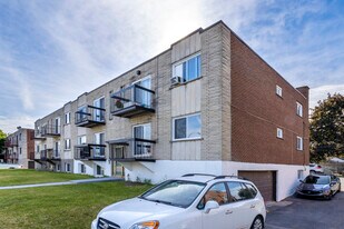 5785 Milan Boul in Brossard, QC - Building Photo