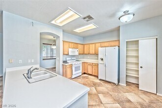 7601 Curiosity Ave in Las Vegas, NV - Building Photo - Building Photo