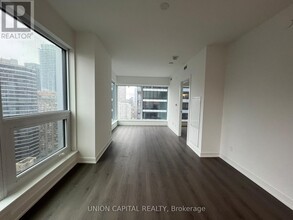 8-3008 Wellesley St W in Toronto, ON - Building Photo - Building Photo