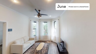 Private bedroom in 3 bed/1.5 bath Home in Chicago, IL - Building Photo - Building Photo