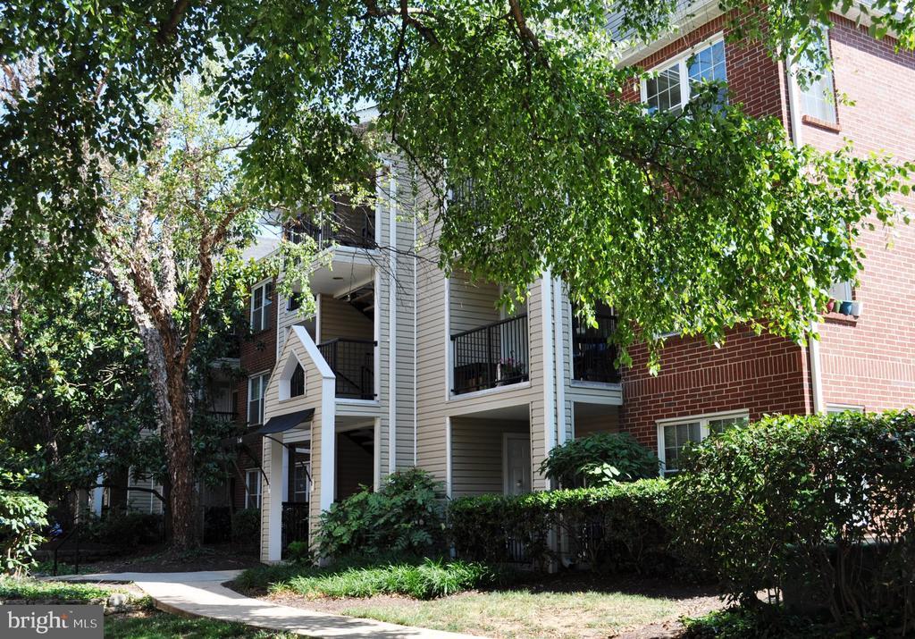 3306 Wyndham Cir in Alexandria, VA - Building Photo