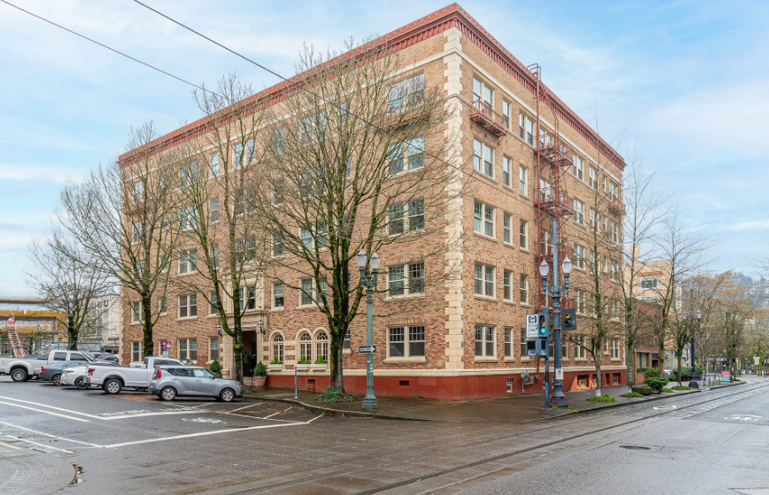 709 SW 16th Ave in Portland, OR - Building Photo