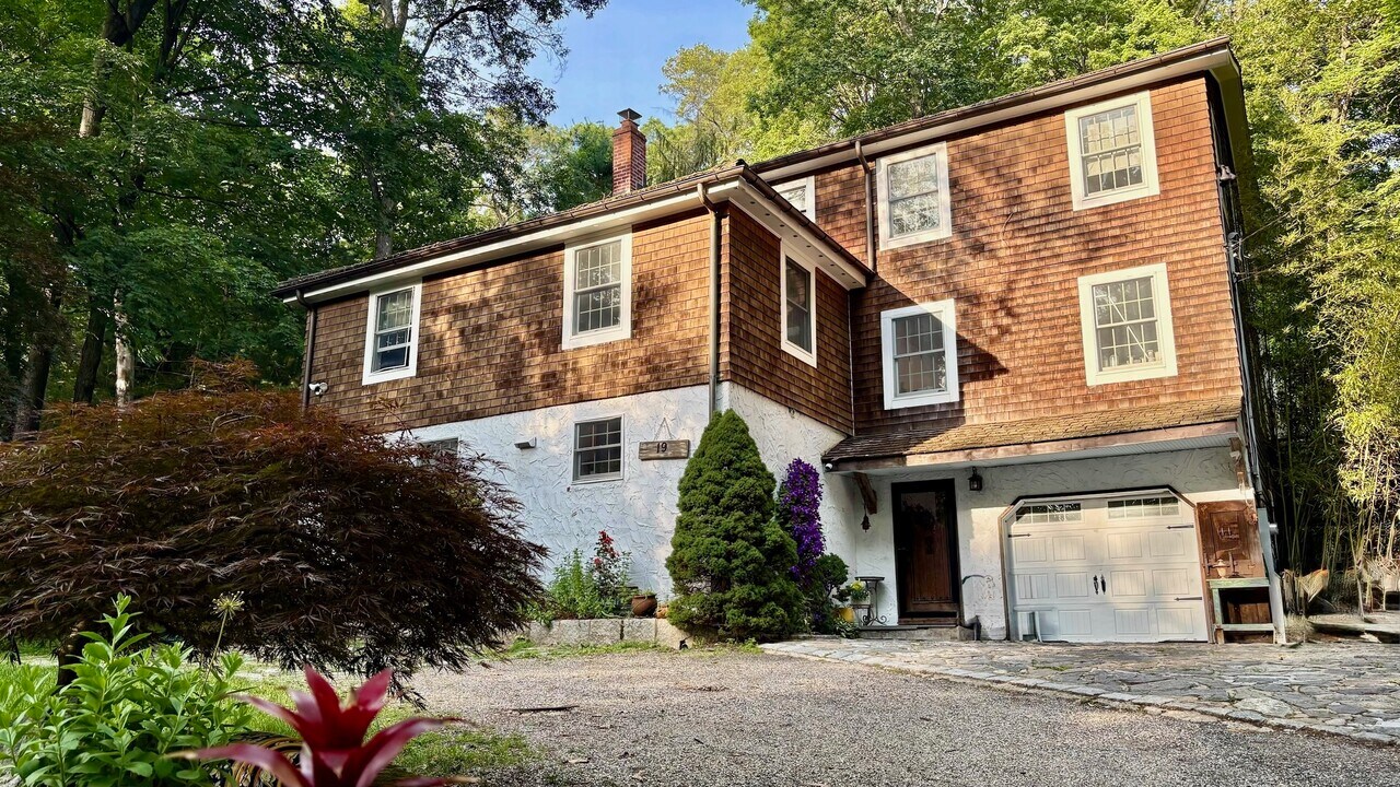 19 Gaylord Dr N in Wilton, CT - Building Photo