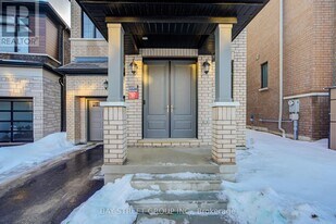 2916 Nakina St in Pickering, ON - Building Photo