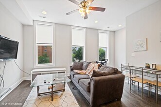 1422 Chestnut W St, Unit 2F in Chicago, IL - Foto de edificio - Building Photo