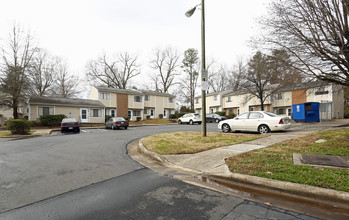 Crestview Apartments in Durham, NC - Building Photo - Building Photo