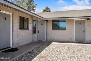 1744 W Glendale Ave in Phoenix, AZ - Building Photo