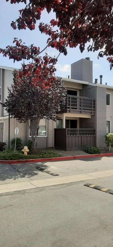 property at 427 W Laurel Dr