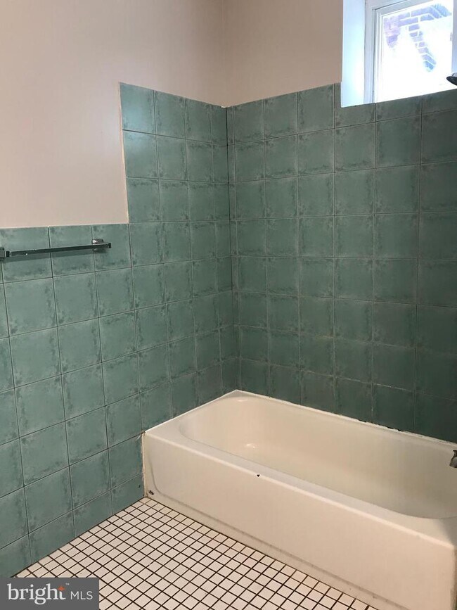 4617 N Broad St in Philadelphia, PA - Foto de edificio - Building Photo