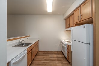 Arbora Court in Seattle, WA - Building Photo - Interior Photo