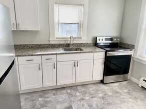 56 Broadway, Unit 1 in Somerville, MA - Foto de edificio - Building Photo