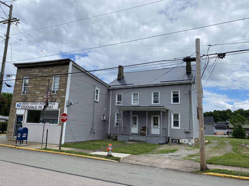 326 Railroad St in Stockdale, PA - Building Photo