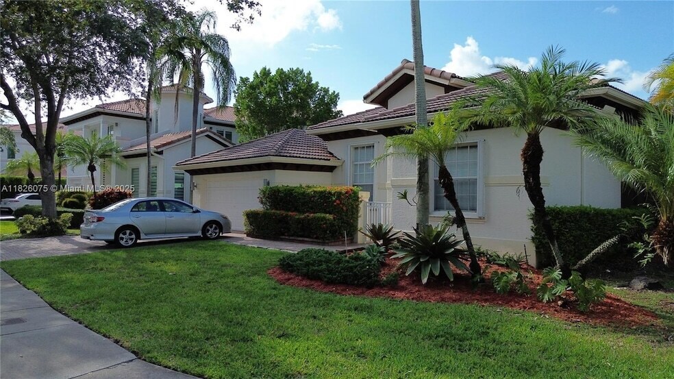 11339 NW 71st St in Doral, FL - Building Photo