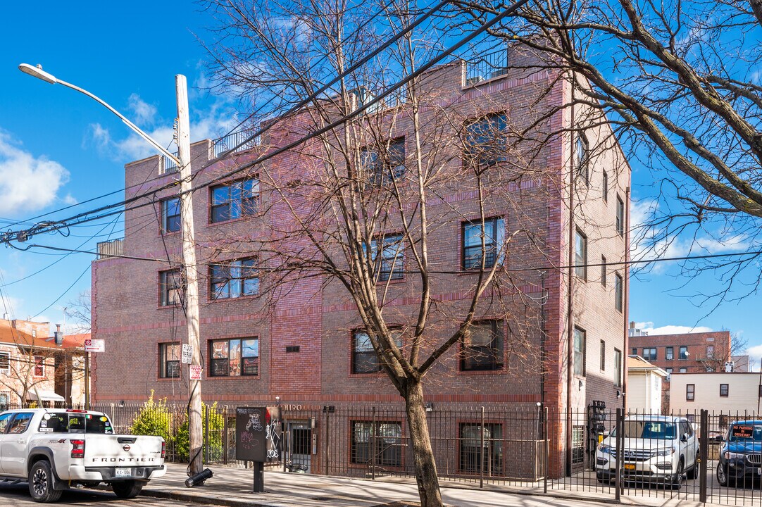 1190 Commonwealth Ave in Bronx, NY - Building Photo