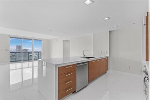 50 Biscayne Blvd, Unit 3601 in Miami, FL - Building Photo