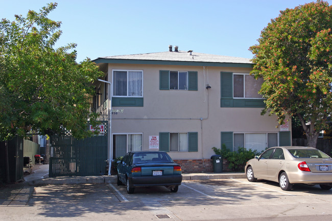 4450-4456 Winona Ave in San Diego, CA - Building Photo - Building Photo