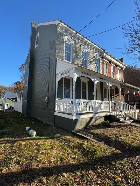 118 Main St in Emmaus, PA - Foto de edificio