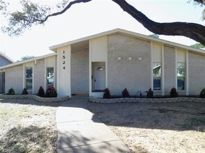 1524 Carnation Dr in Lewisville, TX - Building Photo - Building Photo