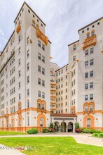 400 Deal Lake Dr in Asbury Park, NJ - Foto de edificio - Building Photo