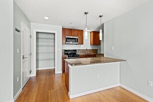 16 Miner St in Boston, MA - Building Photo